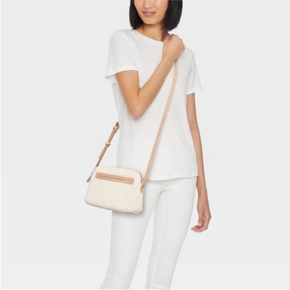 NWT Universal Thread Crossbody Bag Addison Cream Sherpa Tan Vegan Leather Zipup - Picture 4 of 16
